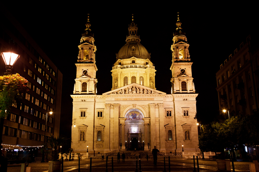 Bus travel to St. Stephen's Basilica in Budapest